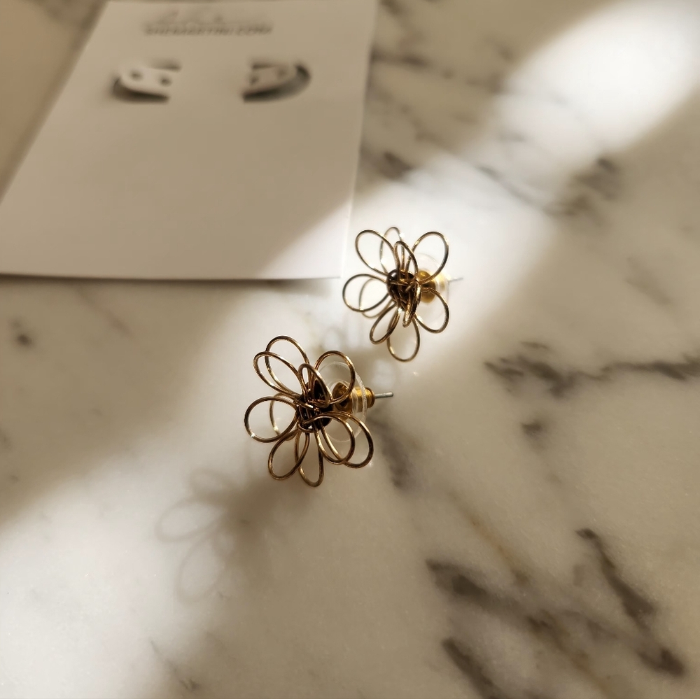 Dainty Gold Flower Earrings - Picture 3 of 3